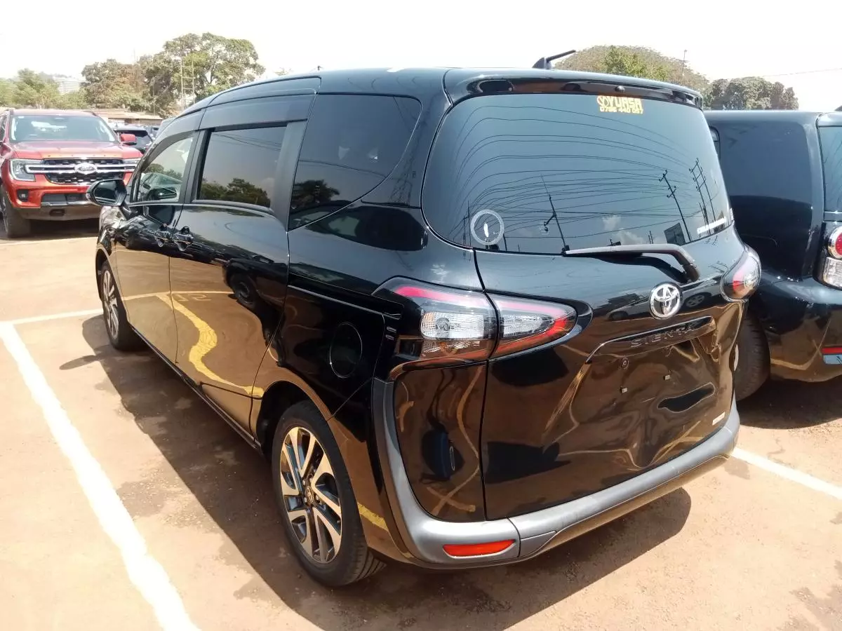 Toyota Sienta   - 2016