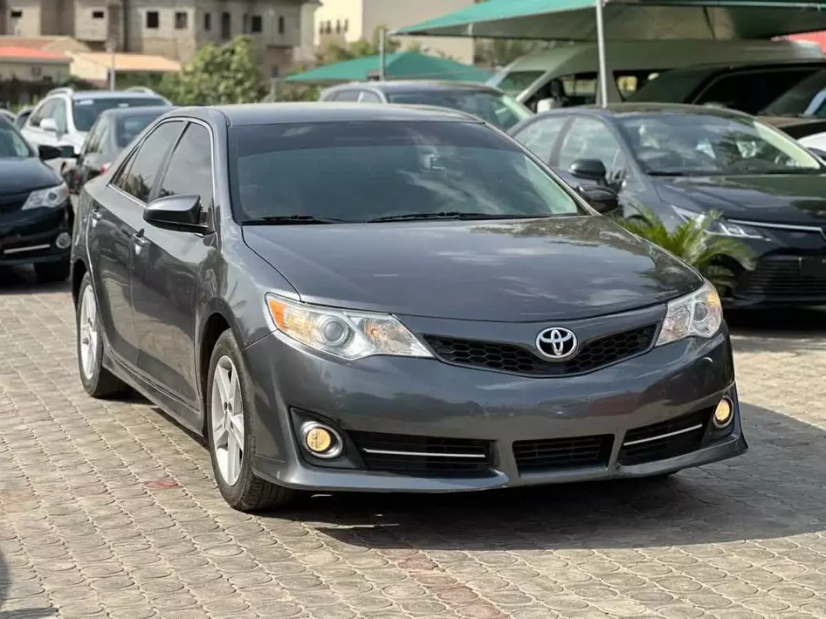 Toyota Camry   - 2013