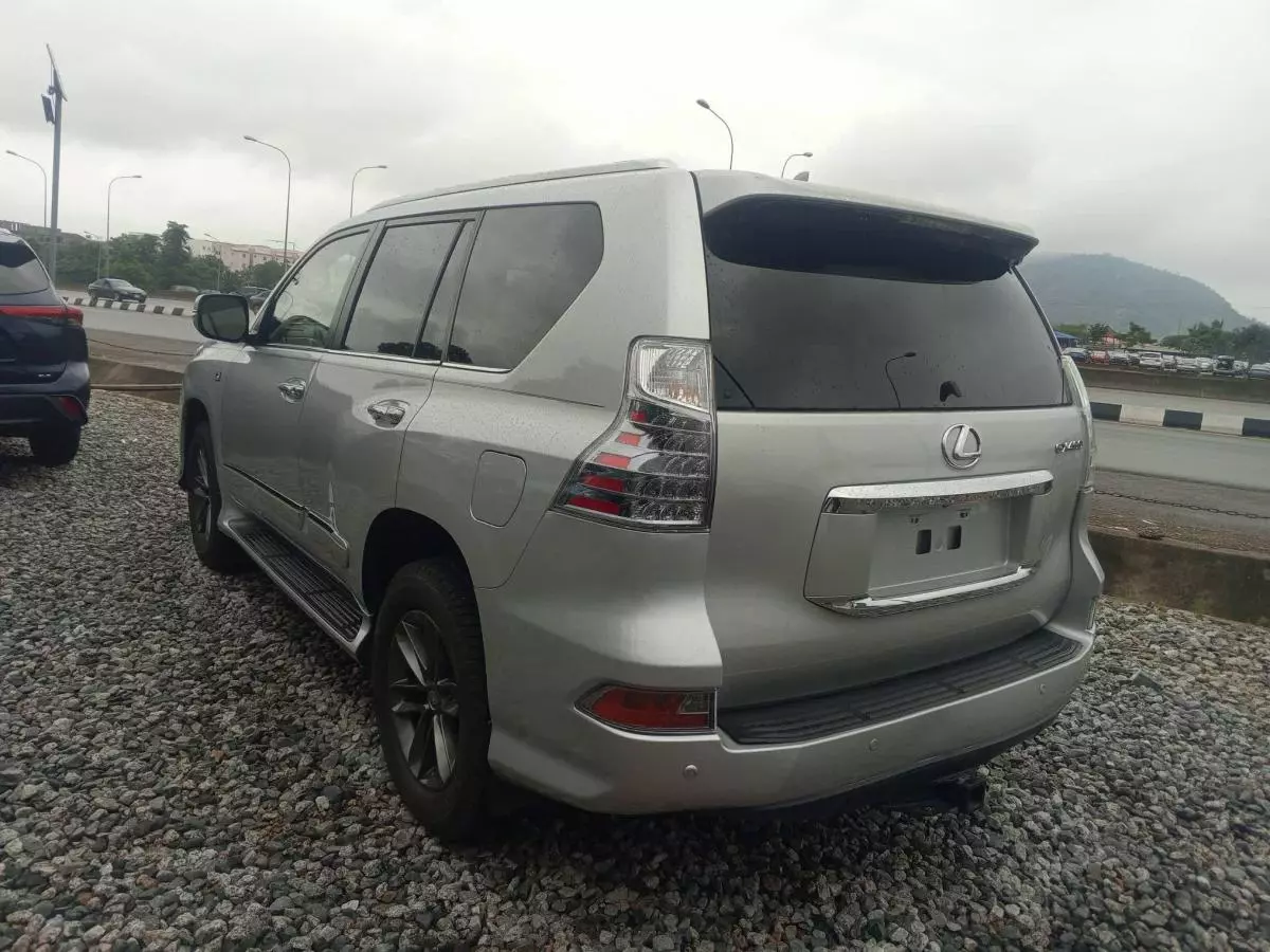 Lexus GX 460   - 2013