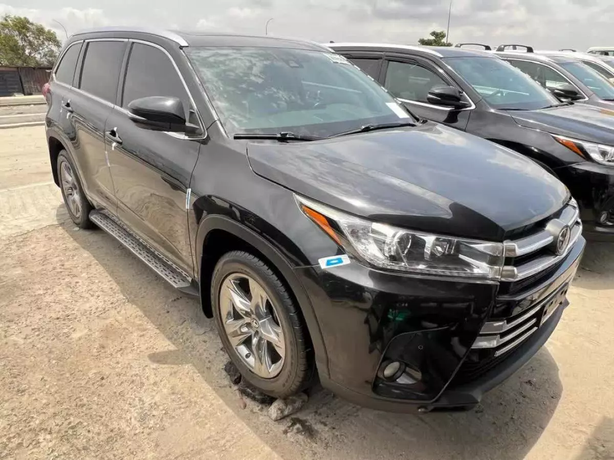 Toyota Highlander   - 2017