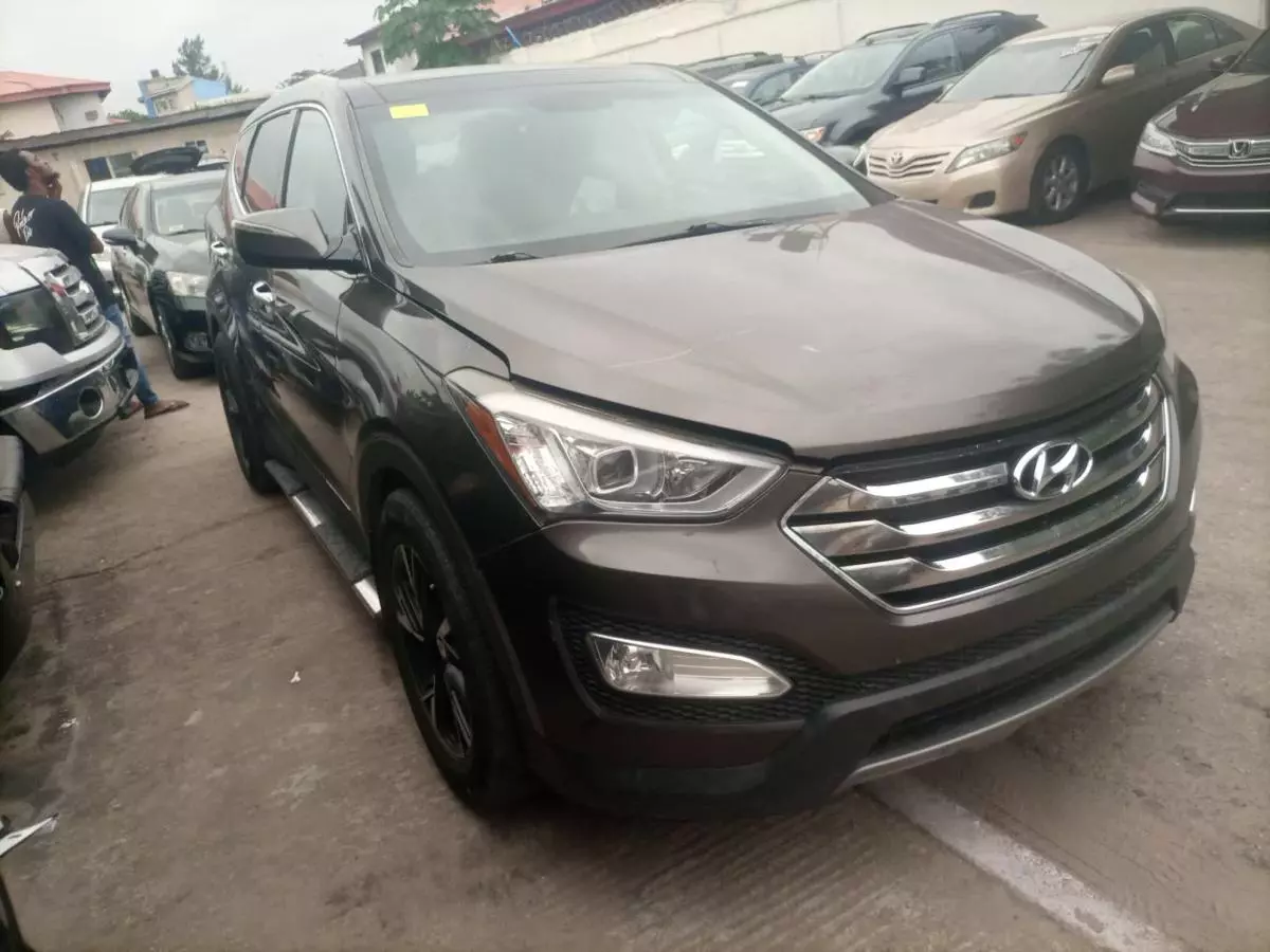 Hyundai Santa Fe   - 2013