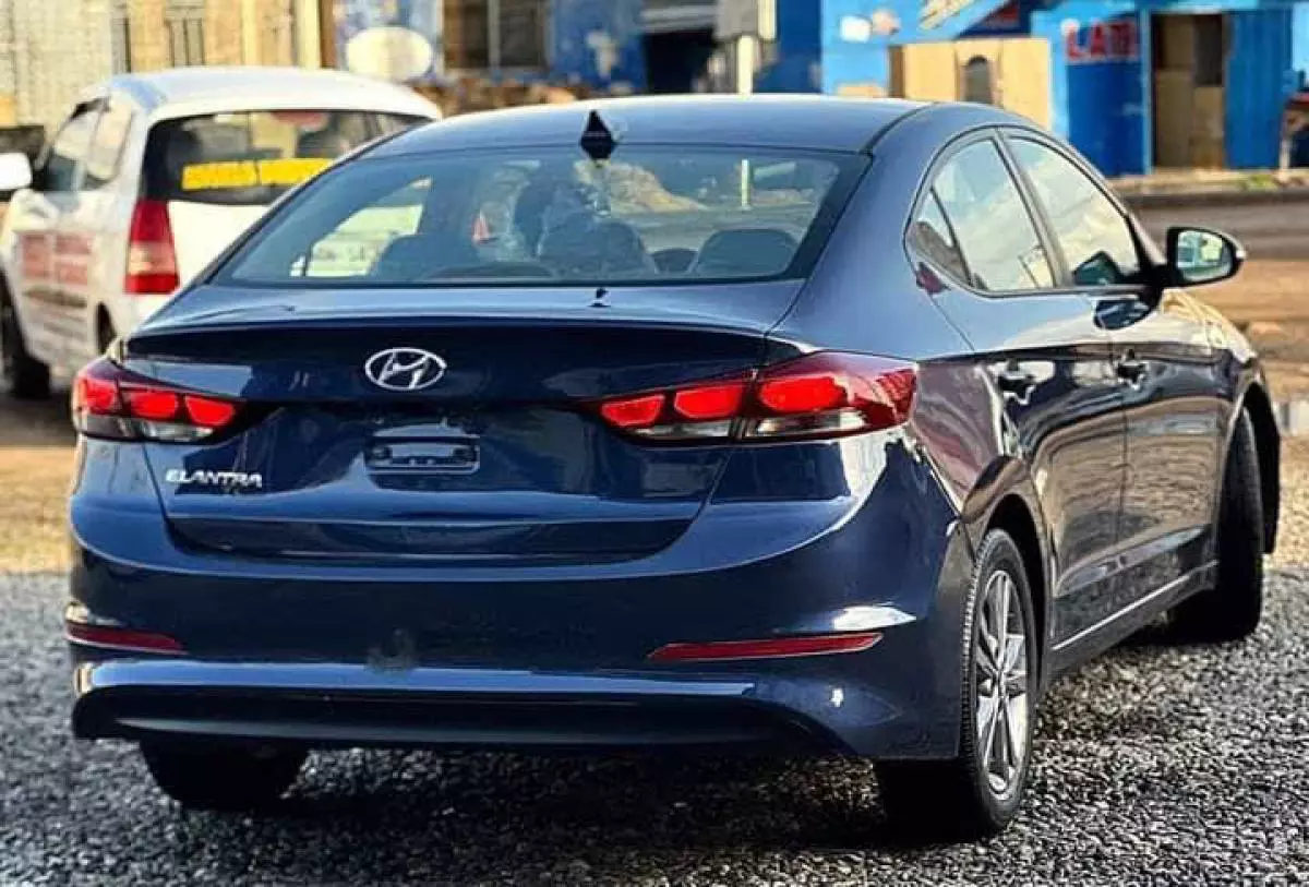 Hyundai Elantra   - 2018