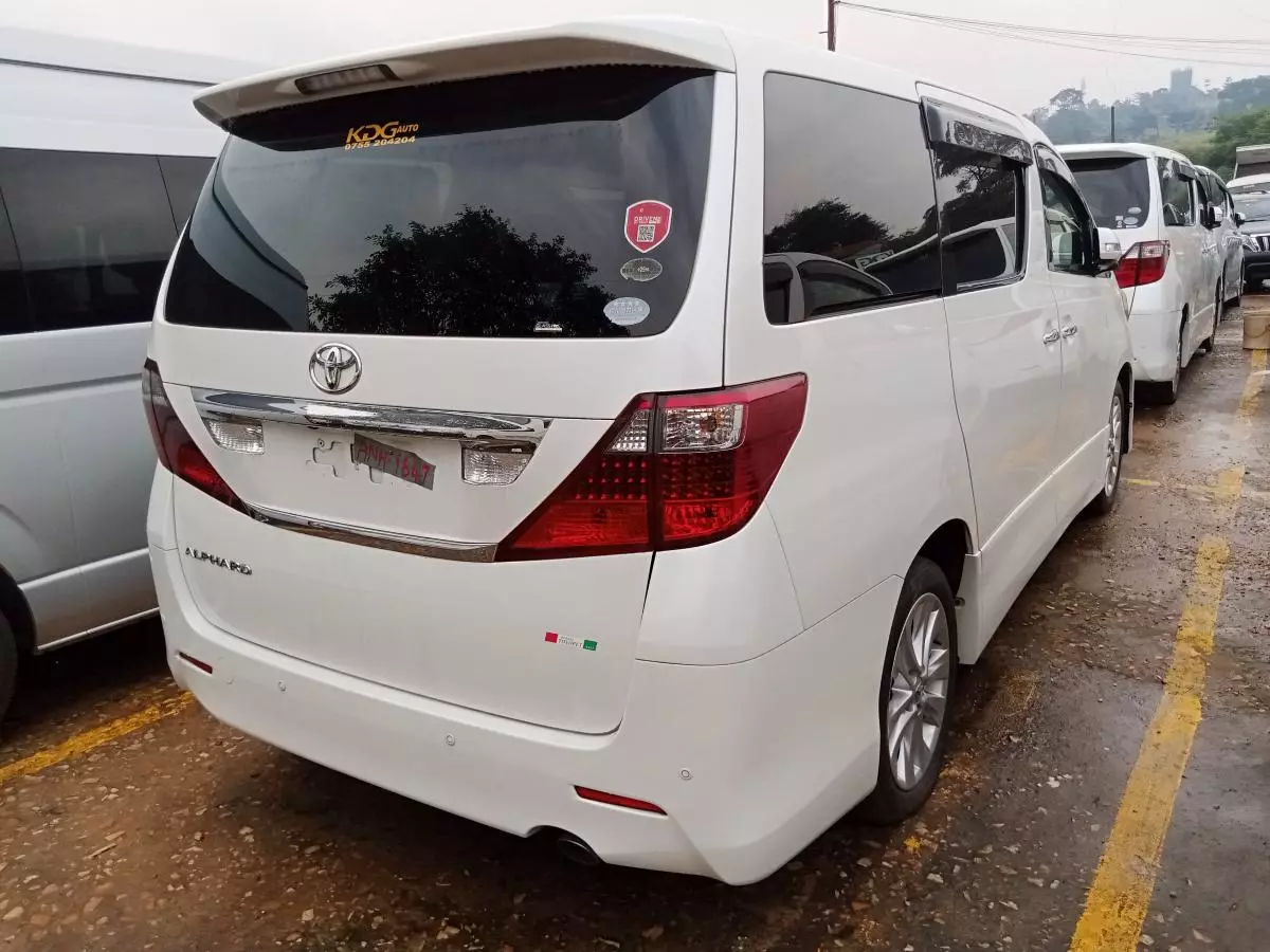 Toyota Alphard   - 2011