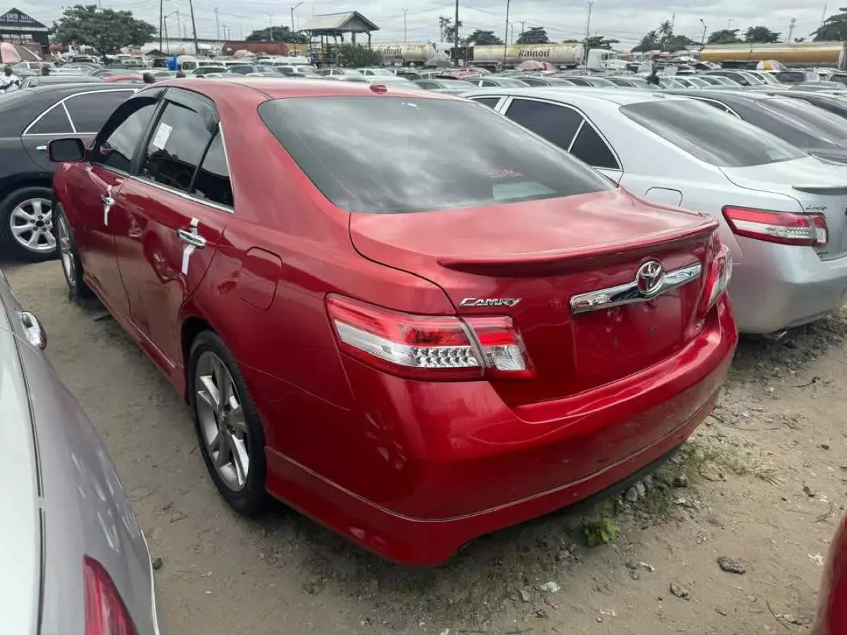 Toyota Camry   - 2011