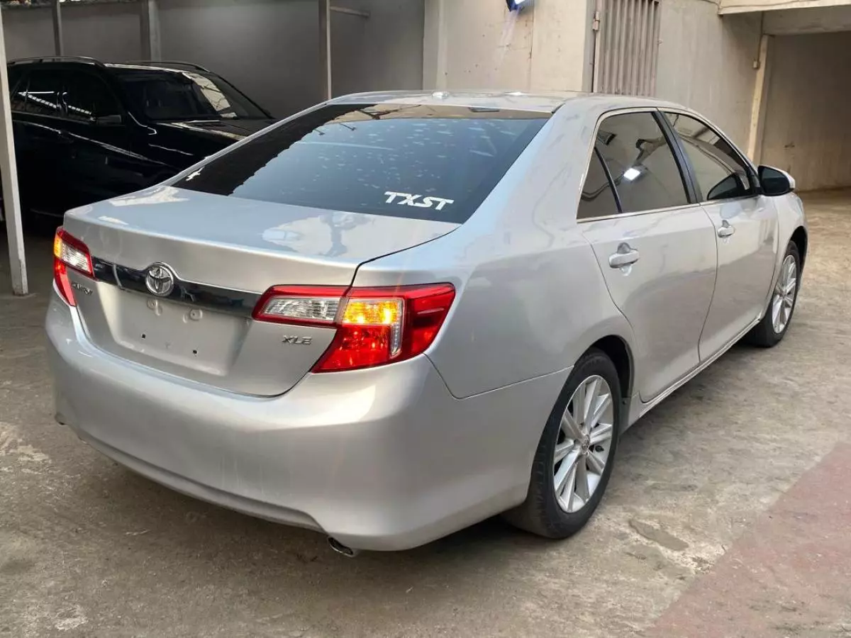 Toyota Camry   - 2014