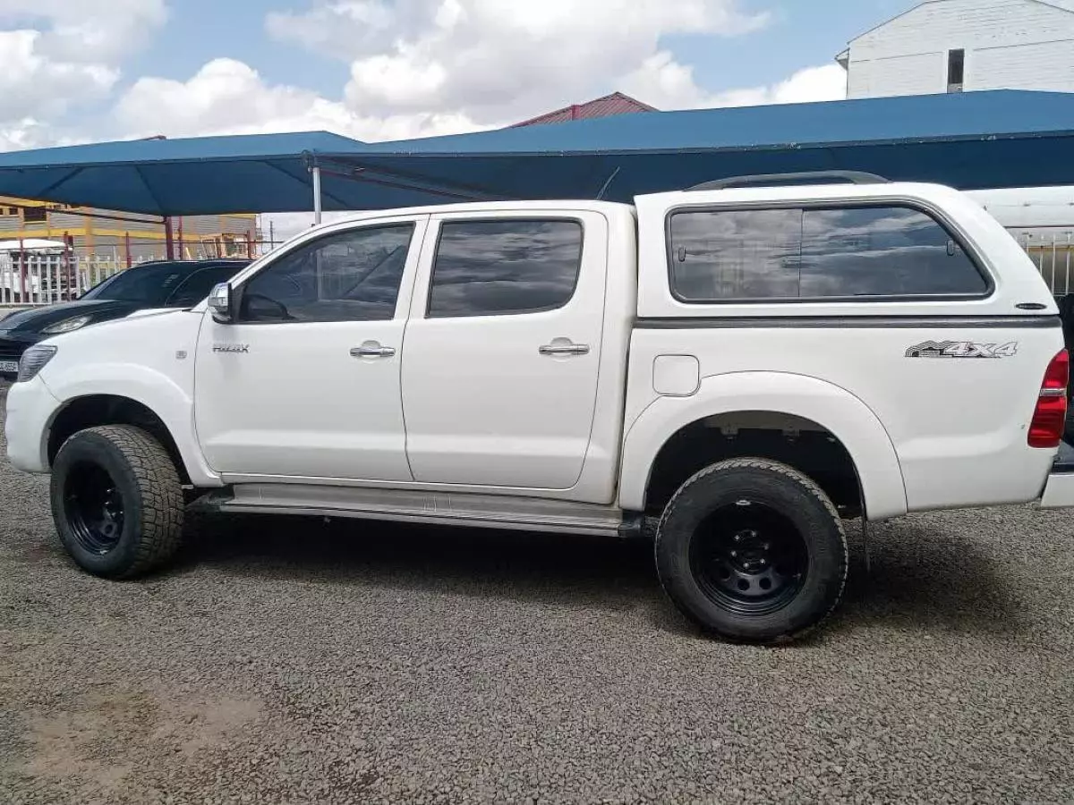 Toyota Hilux - 2015
