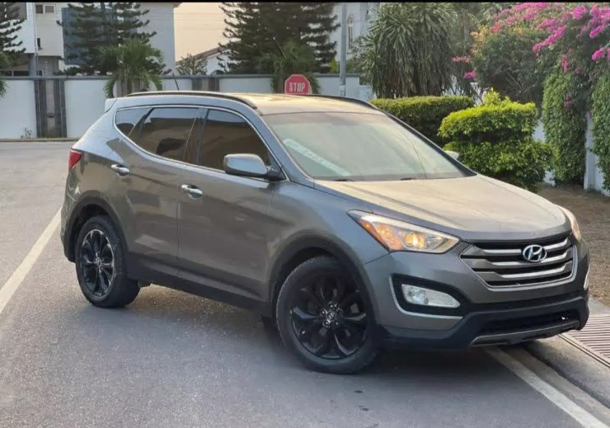 Hyundai Santa Fe   - 2017