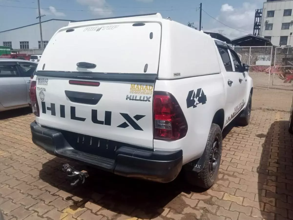 Toyota Hilux    - 2016