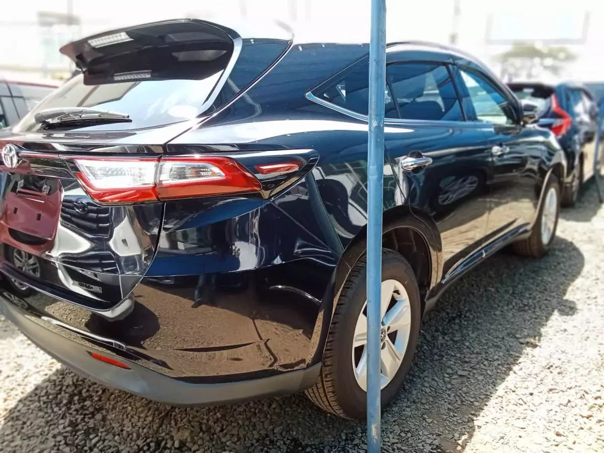 Toyota Harrier   - 2017