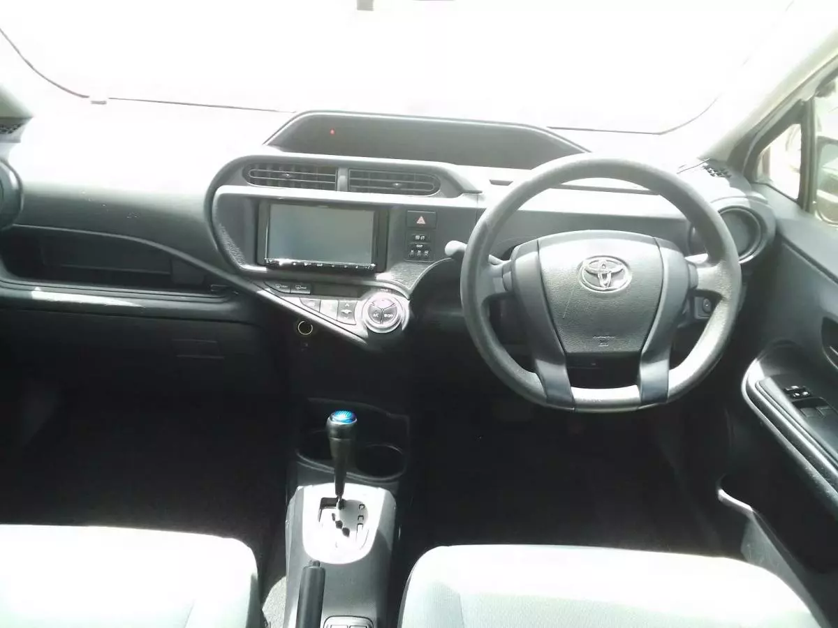 Toyota Aqua Hybrid - 2015