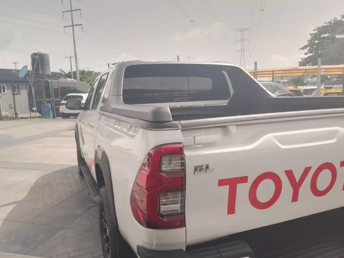 Toyota Hilux   - 2018