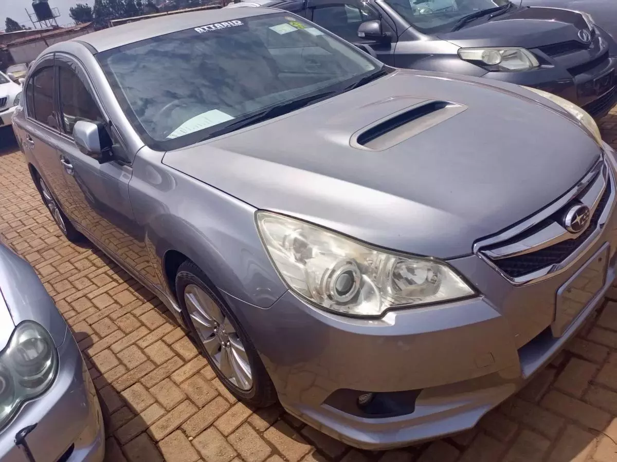 Subaru Legacy   - 2010