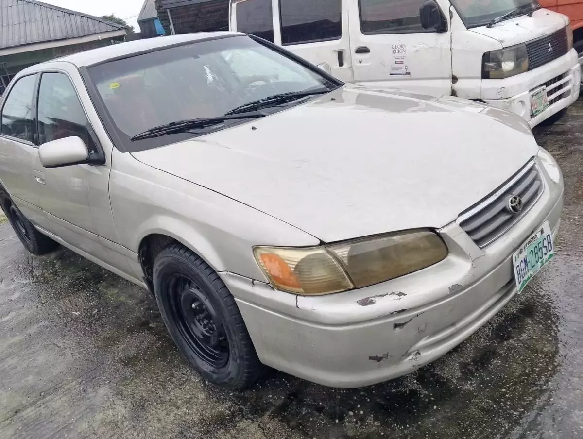 Toyota Camry   - 1998