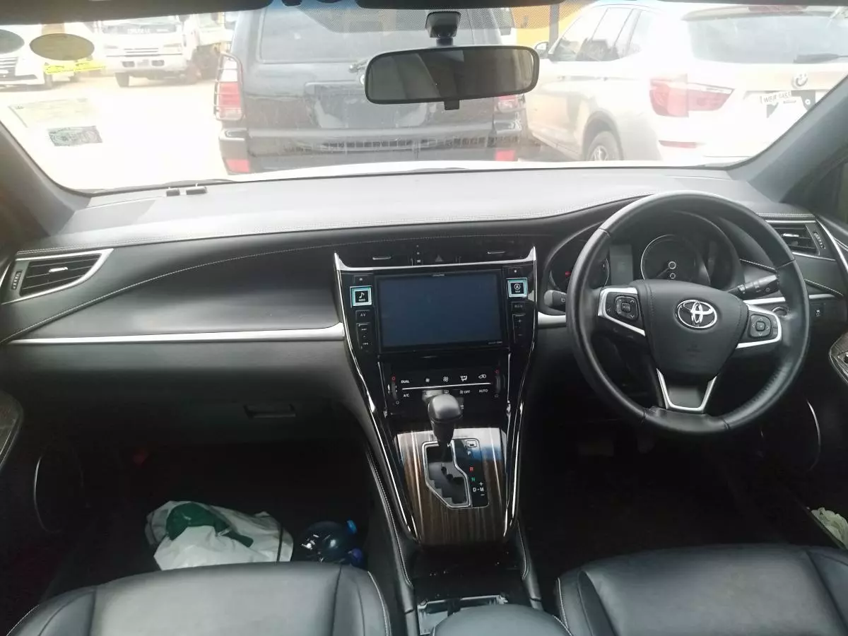 Toyota Harrier   - 2015