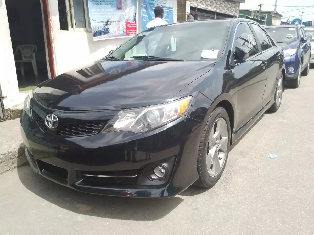 Toyota Camry   - 2014