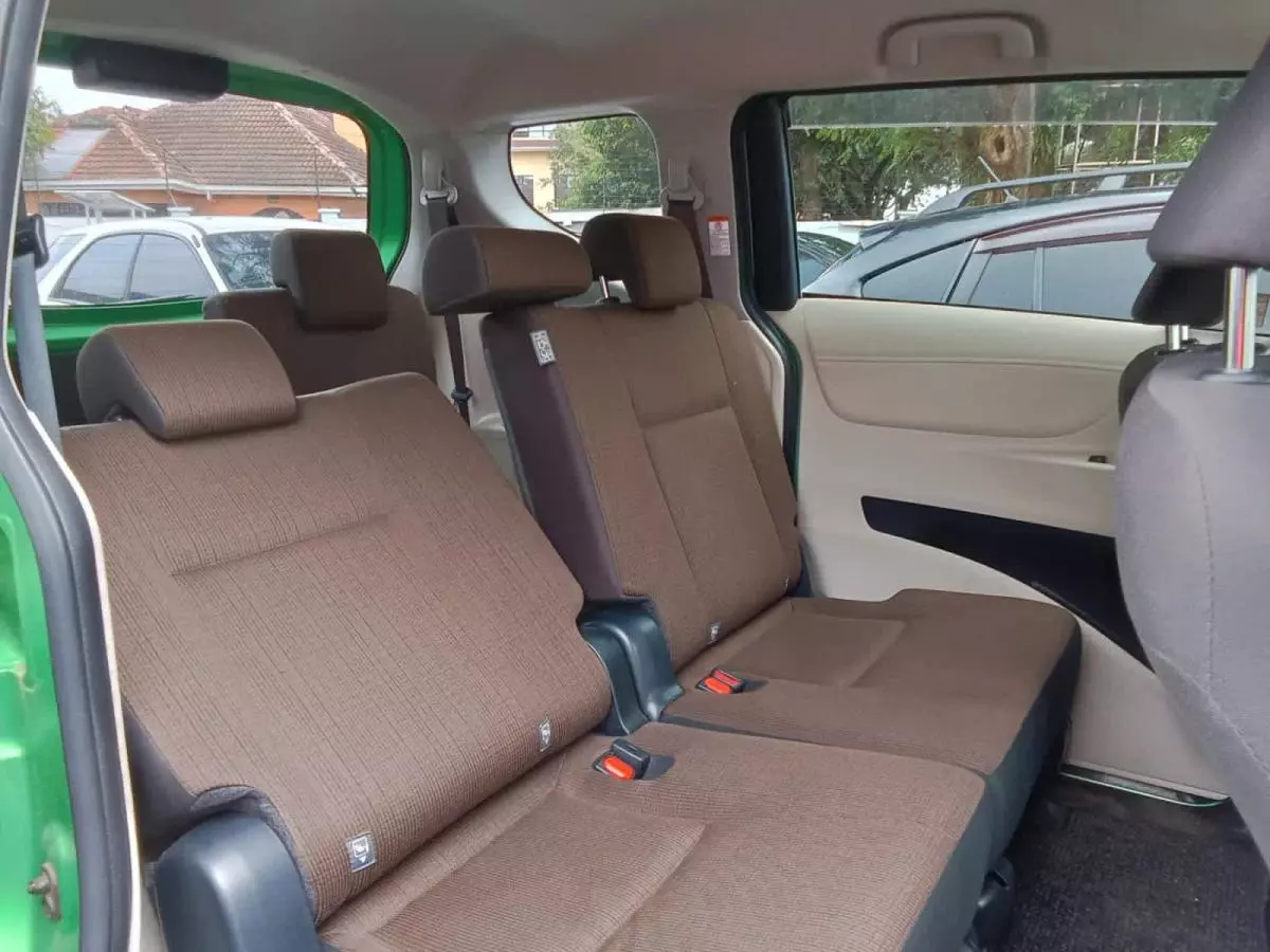 Toyota Sienta - 2016