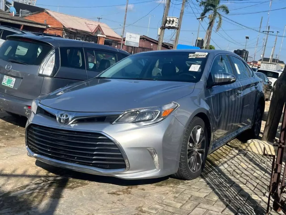 Toyota Avalon   - 2016