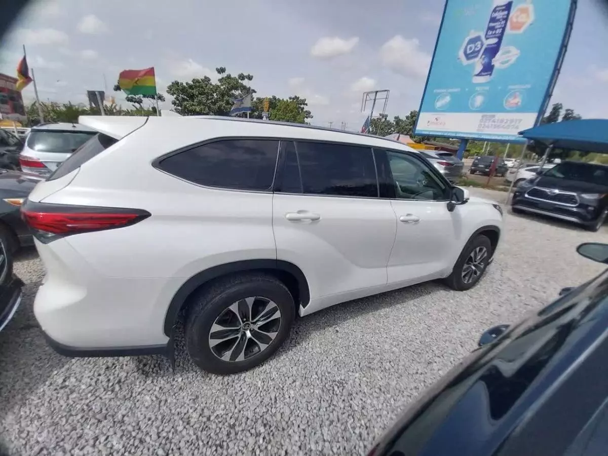 Toyota Highlander   - 2020