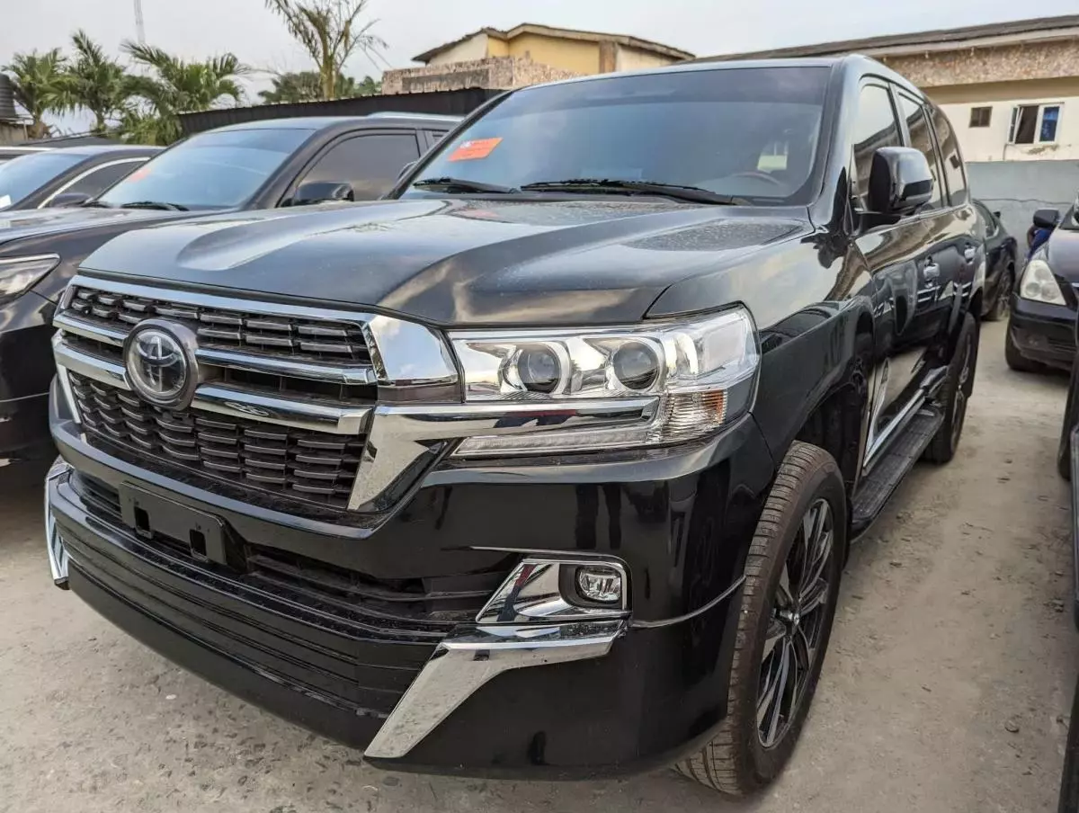 Toyota Land Cruiser - 2013