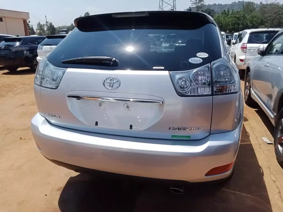 Toyota Harrier   - 2011