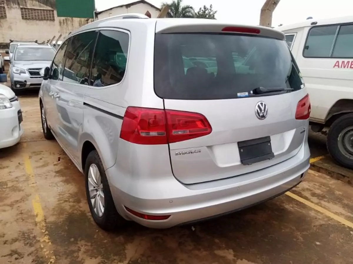 Volkswagen Sharan   - 2010