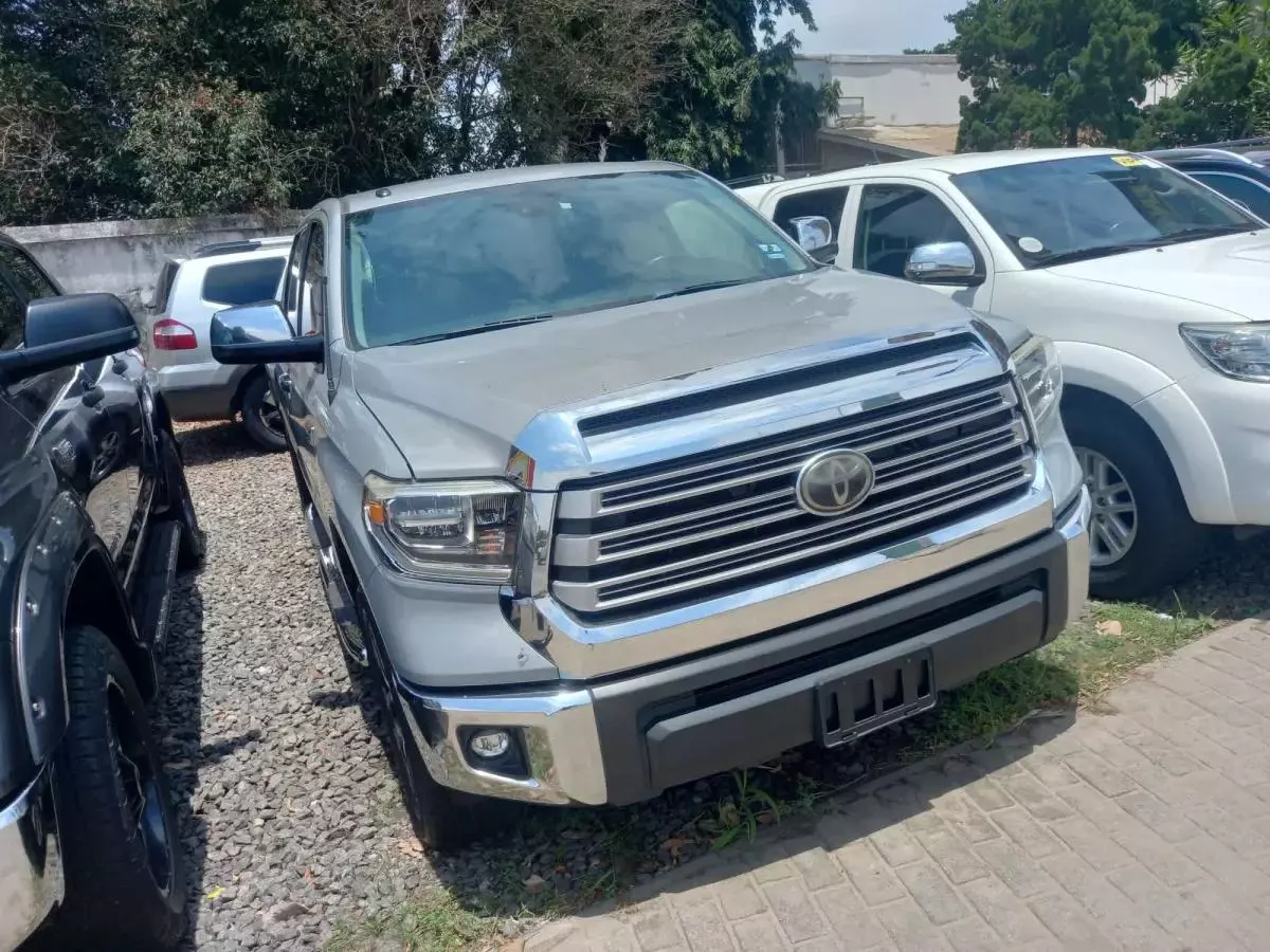 Toyota Tundra   - 2018