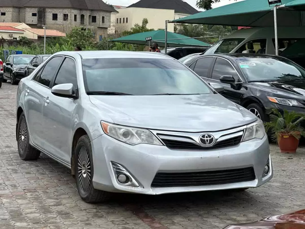 Toyota Camry   - 2013