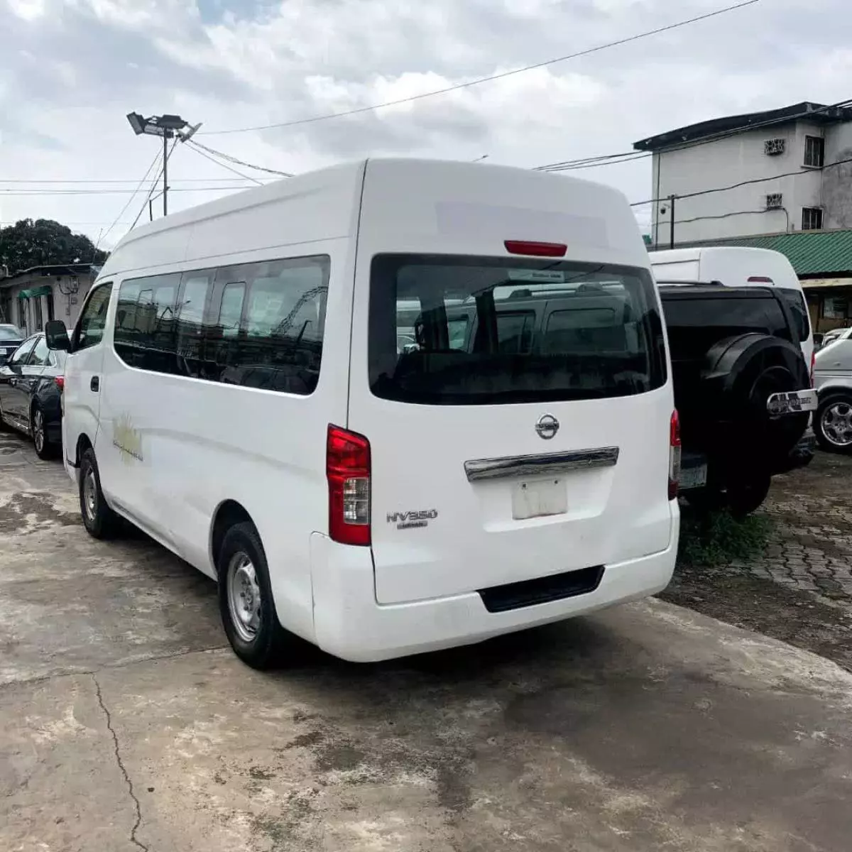 Nissan Urvan   - 2013