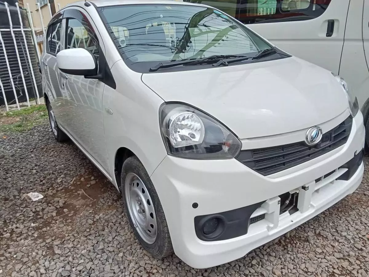 Daihatsu Mira    - 2017