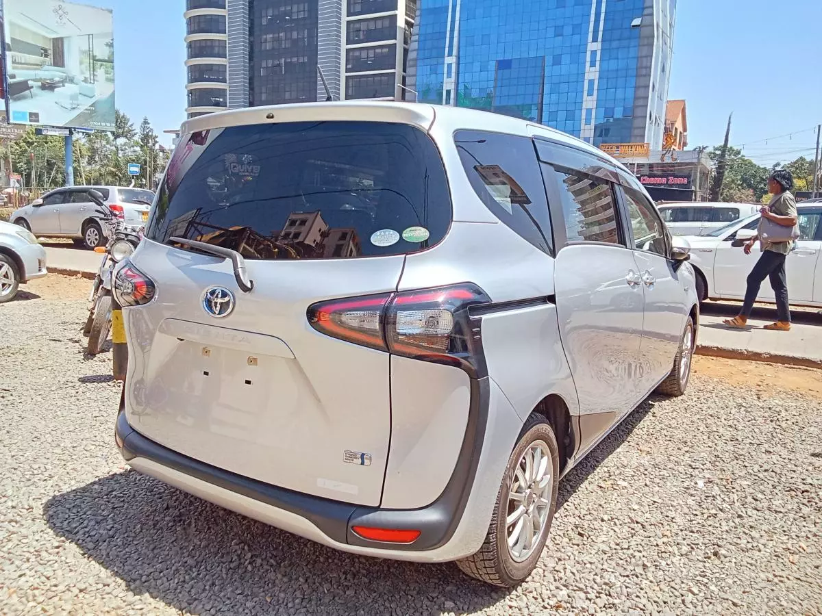 Toyota Sienta Hybrid    - 2016