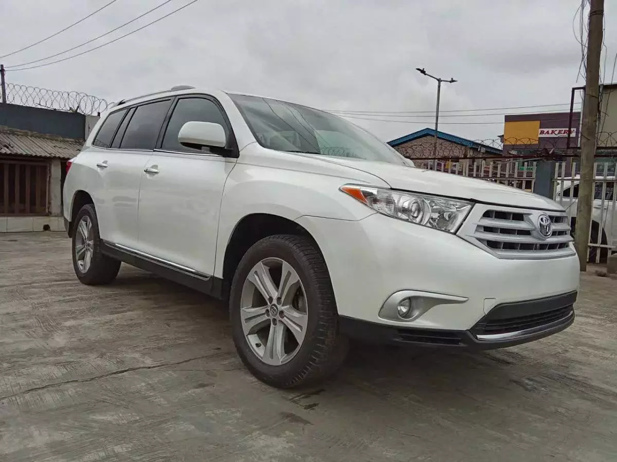 Toyota Highlander   - 2012