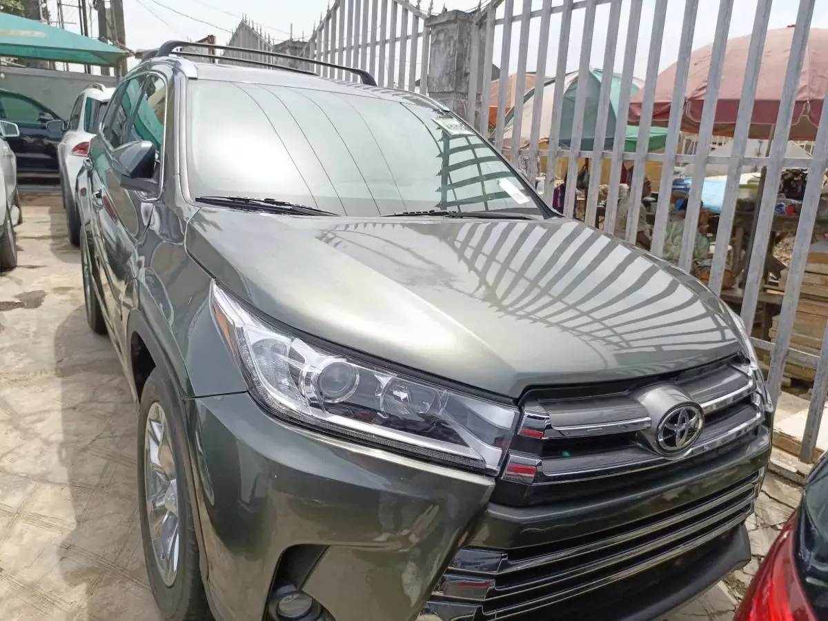 Toyota Highlander   - 2014