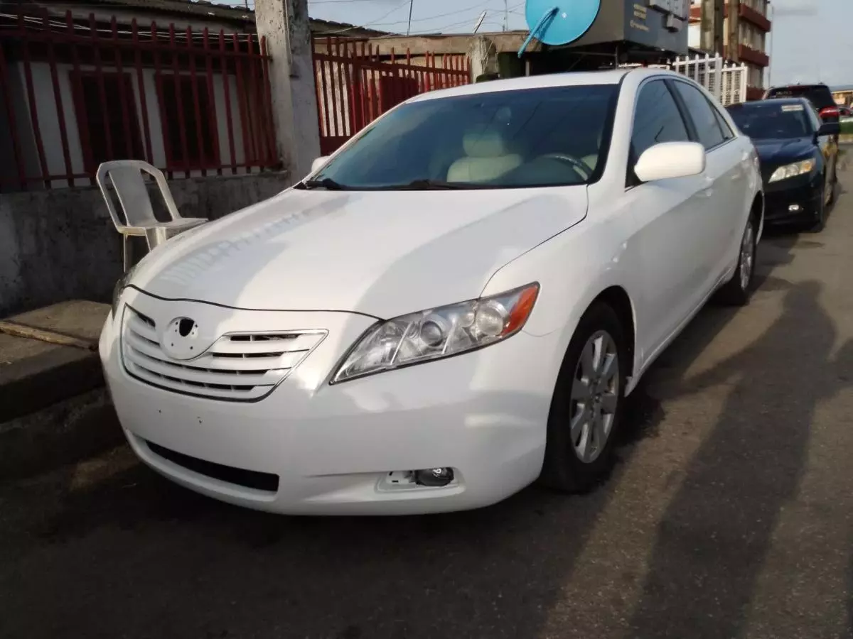 Toyota Camry   - 2009