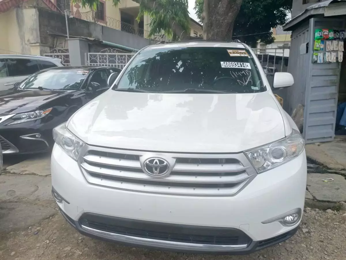 Toyota Highlander   - 2012