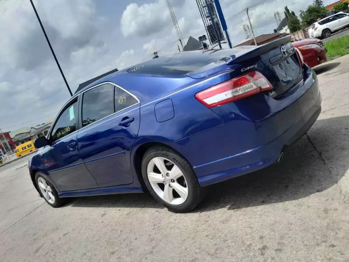 Toyota Camry   - 2011