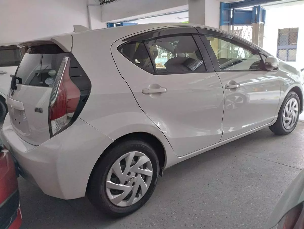 Toyota Aqua - 2015