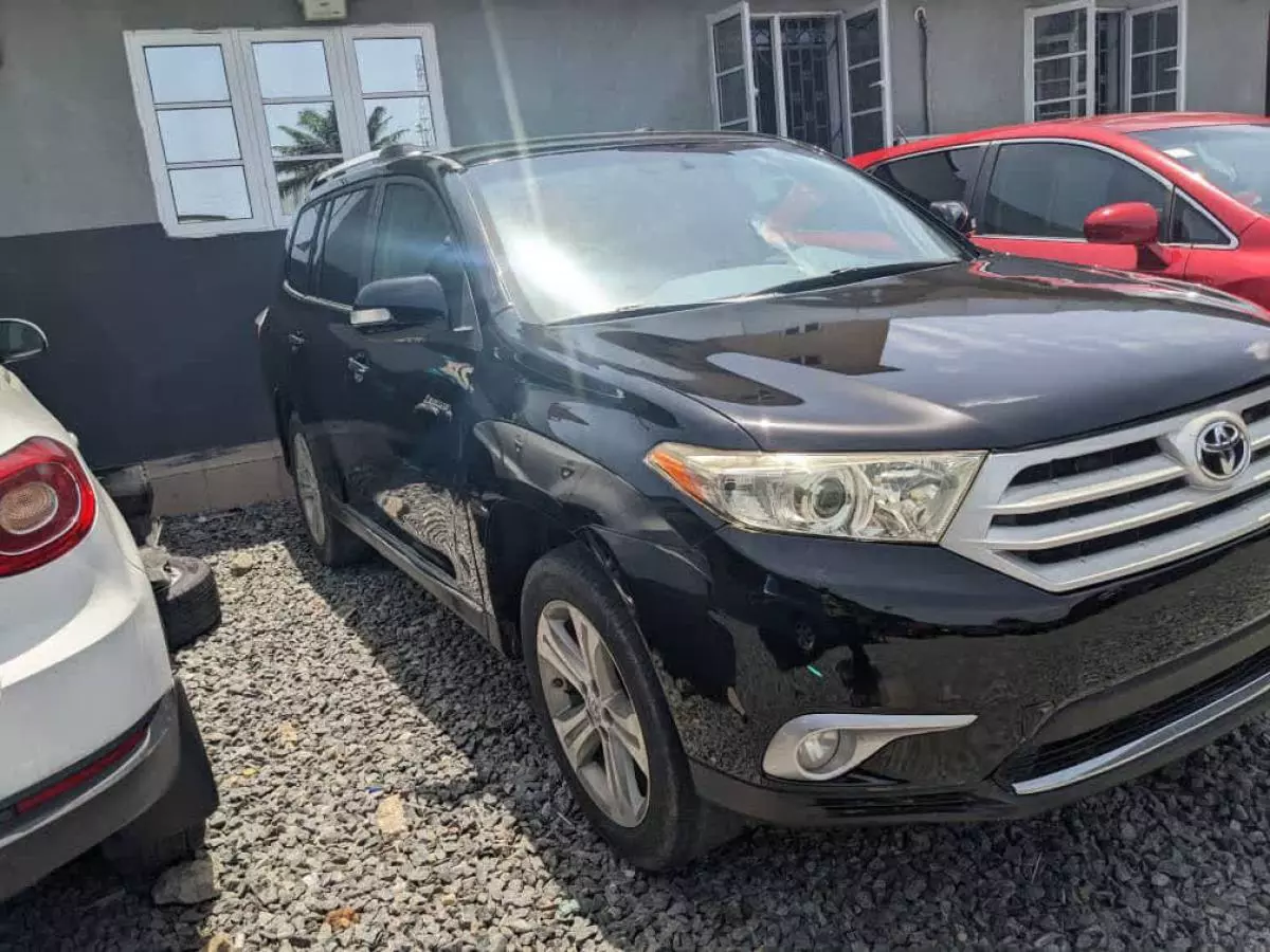 Toyota Highlander   - 2012