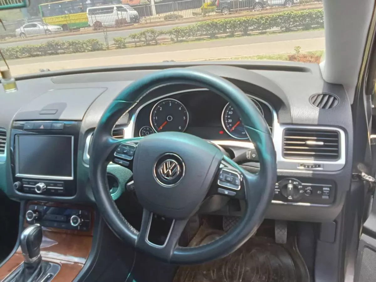 Volkswagen Touareg   - 2010