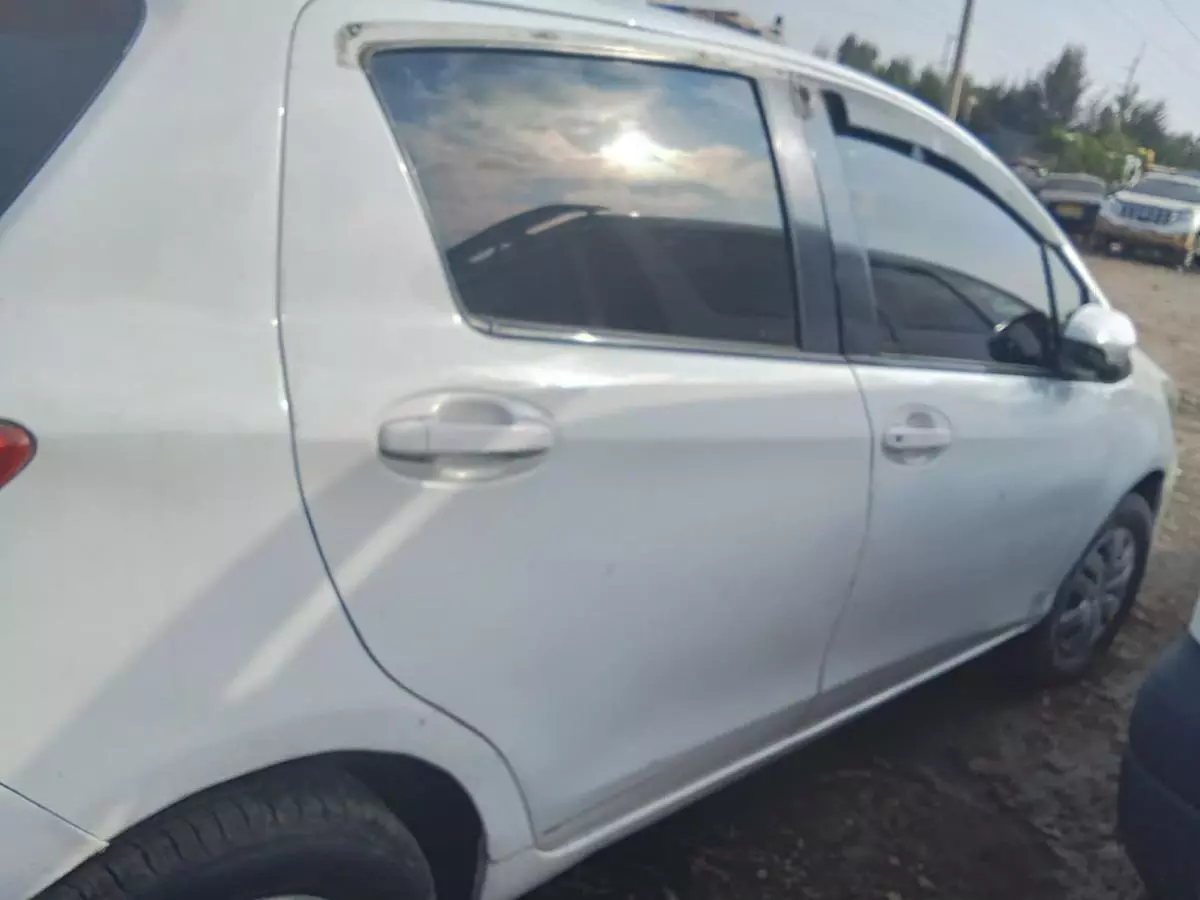 Toyota Vitz   - 2015