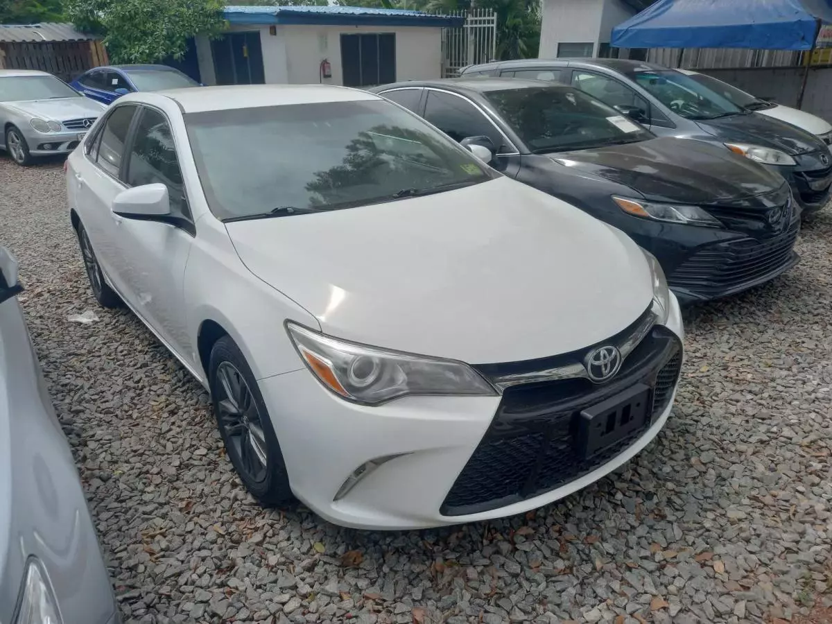 Toyota Camry   - 2016