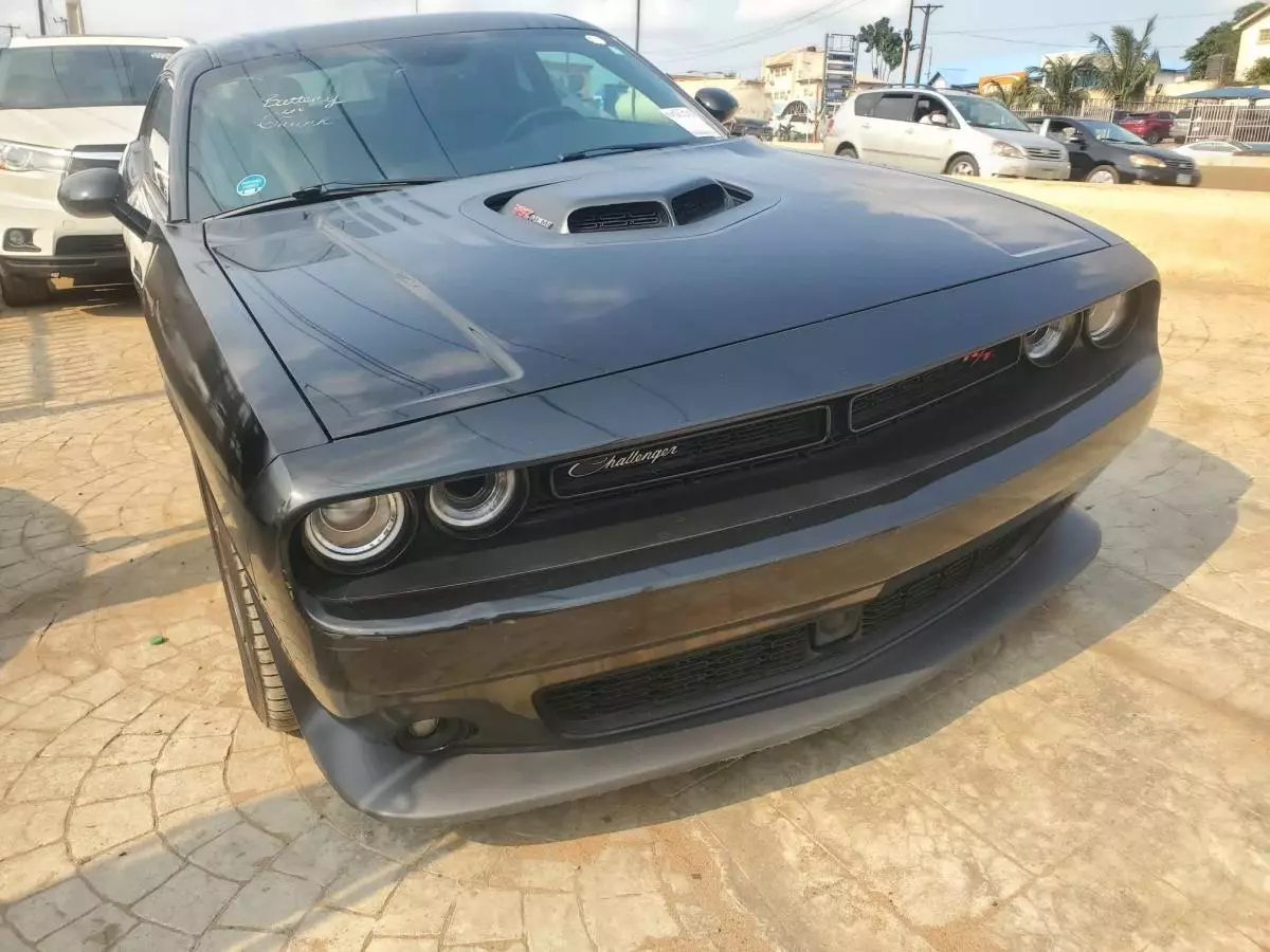 Dodge Challenger   - 2016