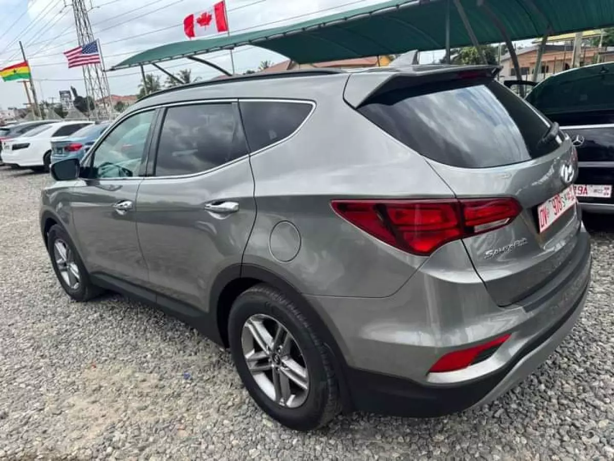 Hyundai Santa Fe   - 2018