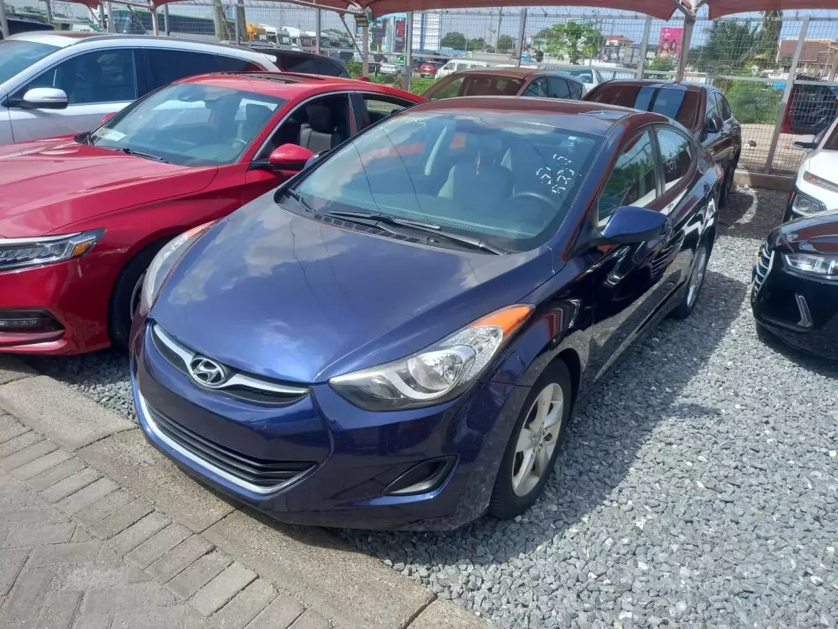 Hyundai Elantra   - 2013