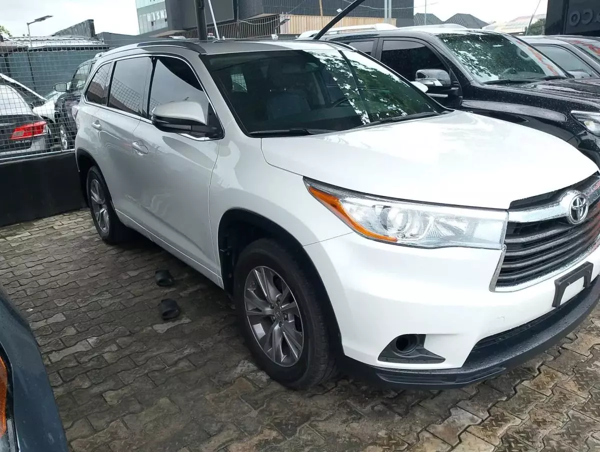 Toyota Highlander   - 2015