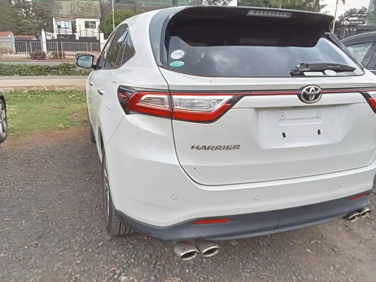 Toyota Harrier   - 2017