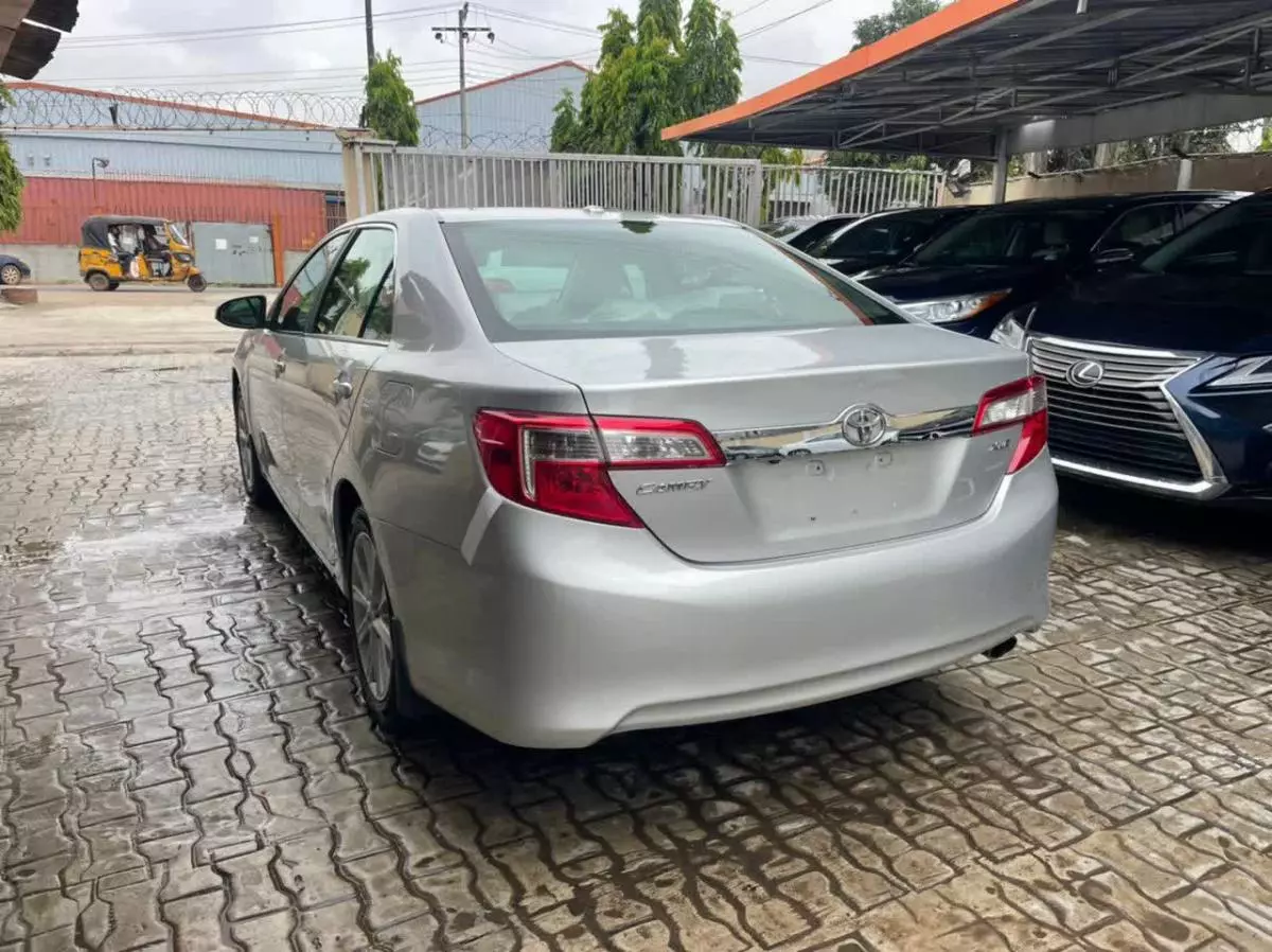 Toyota Camry   - 2012