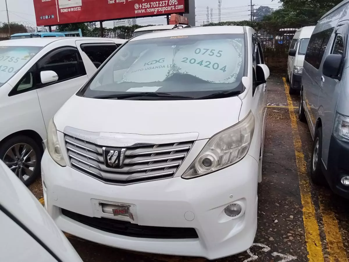 Toyota Alphard   - 2011