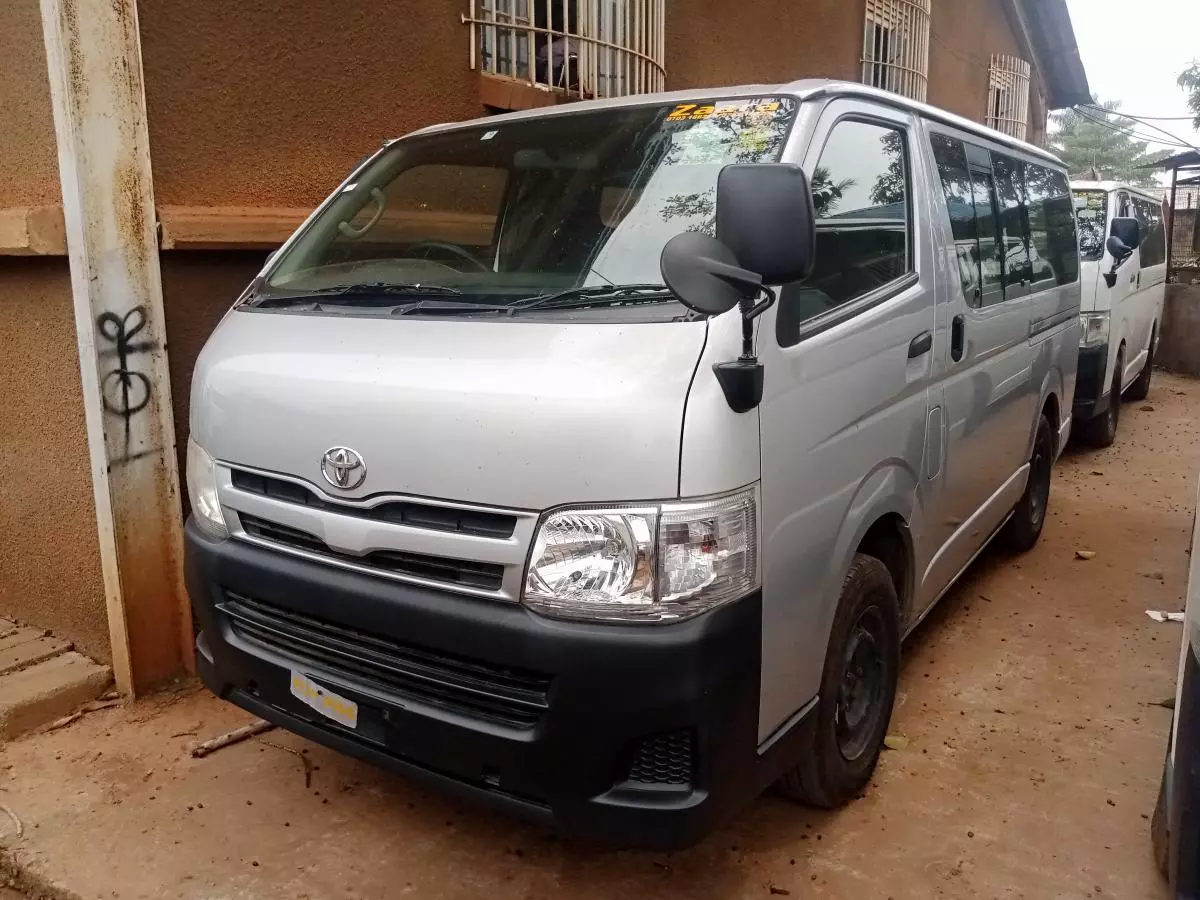 Toyota Hiace   - 2014