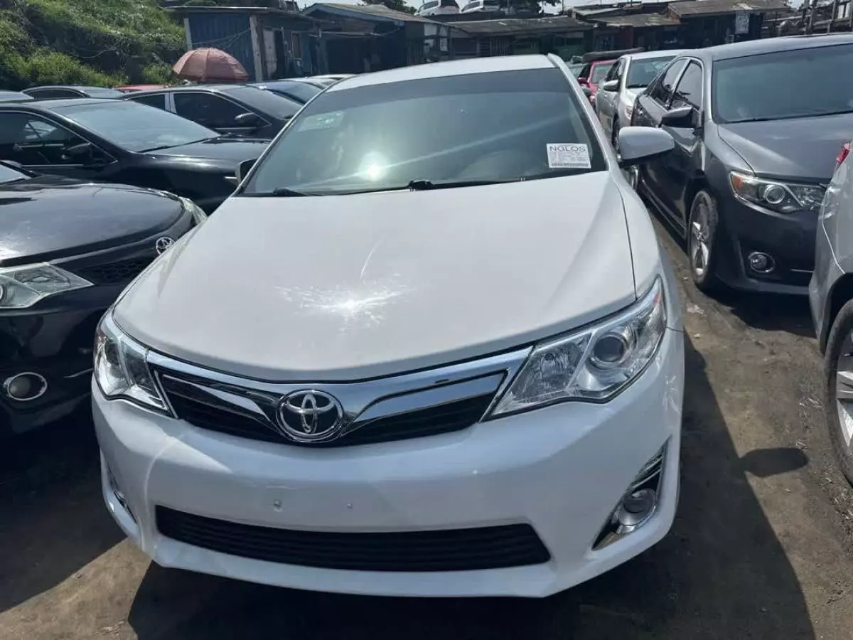 Toyota Camry   - 2014