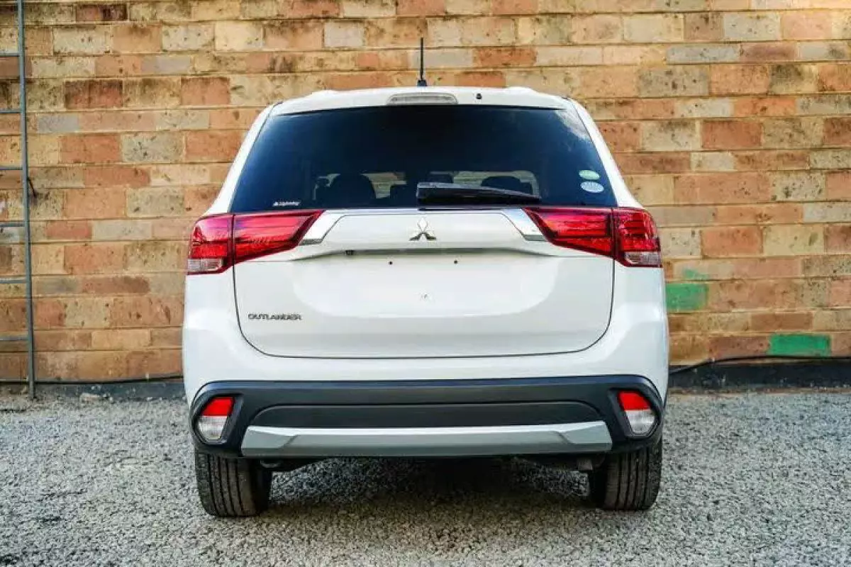 Mitsubishi OUTLANDER   - 2017